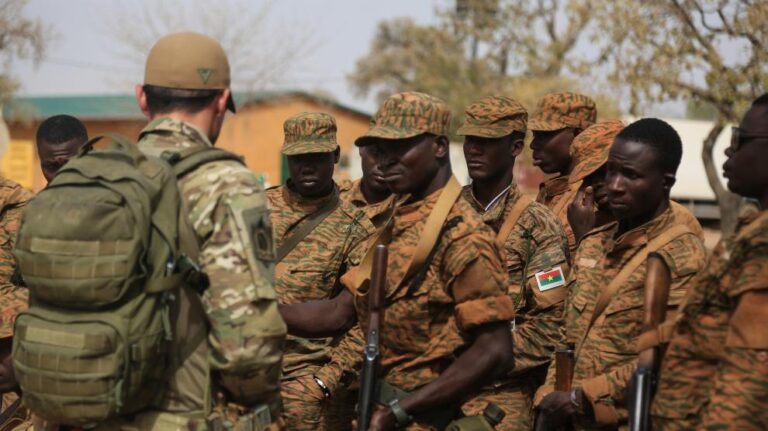 Explosión deja 35 muertos y más de 30 heridos en Burkina