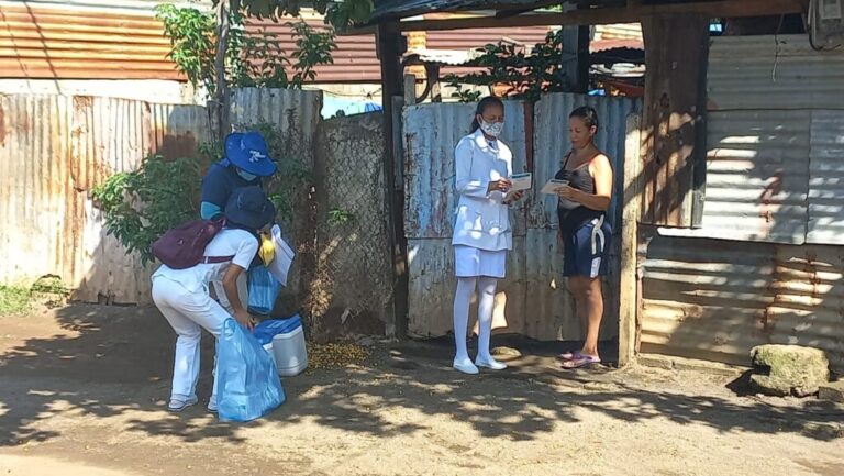 Jornada de vacunación en el barrio Roberto Clemente