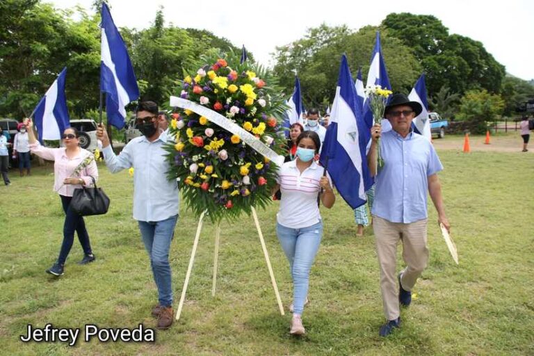 Servidores públicos honran a héroes de la patria en su 166 aniversario