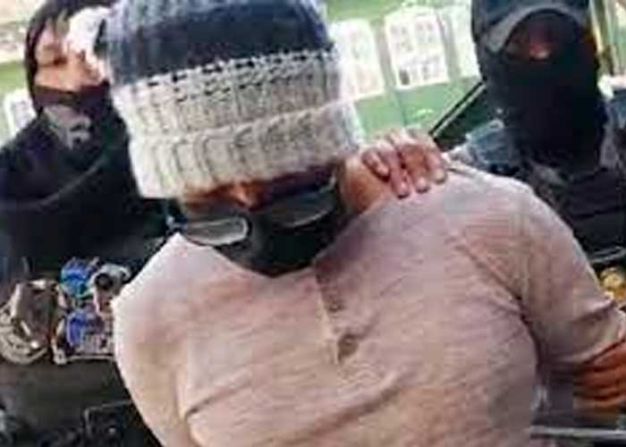 Padre entrega a su hijo a la policía por abusar de una menor