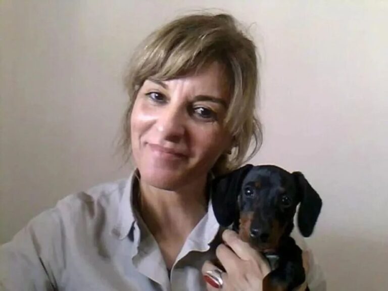 Pide faltar al trabajo para cuidar a su perra