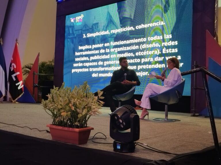 Brindan charla sobre la comunicación en valores a emprendedores