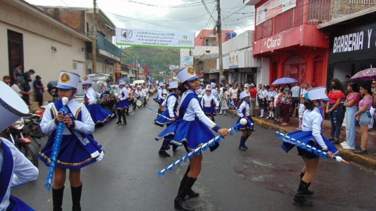 Más de 8 mil estudiantes participan en el desfile patrio en Matagalpa