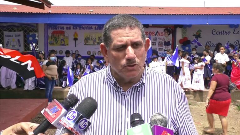 Estudiantes inauguran ampliación de la escuela Oasis de Bendición