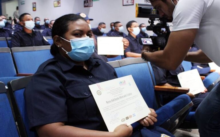 Un total de 40 alumnos reciben diploma como Bomberos