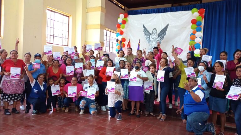 Entregan reconocimientos a promotoras de los Derecho de la Mujer