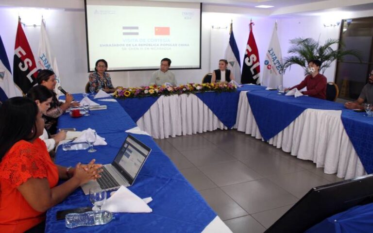 Embajador de la República Popular de China visita la Escuela Nacional de Hotelería