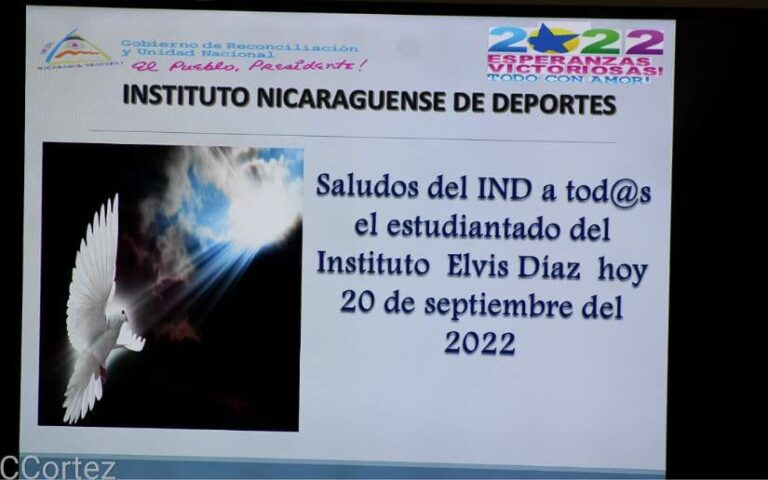 Presentan documental deportivo a estudiantes del Instituto Elvis Díaz