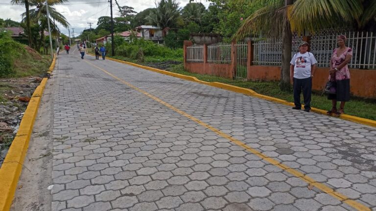 Inauguran 100 metros lineales de calle en Bluefields