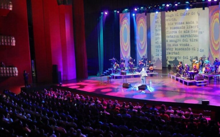 TNRD rinde homenaje a héroes del 56