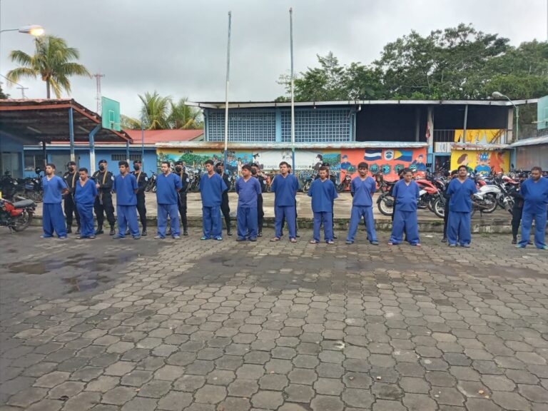 Policía de Carazo presenta a 14 sujetos detenido