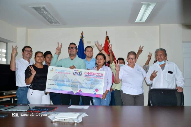 Entregan segundo financiamiento del Programa Adelante