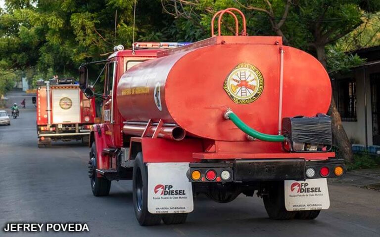 Trasladan dos camiones de bomberos a estación de Santa Lucía en Boaco