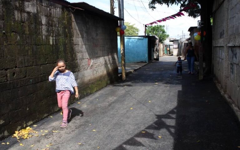 ALMA inaugura nueva cuadra de calle asfaltada en barrio San José