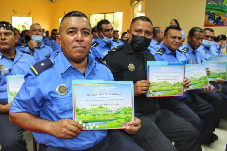 MIFAM certifica en Escuelas de Valores a servidores de la Policía Nacional de Carazo