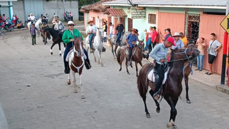 Clausuran la Feria del Maíz en Jalapa con un desfile hípico