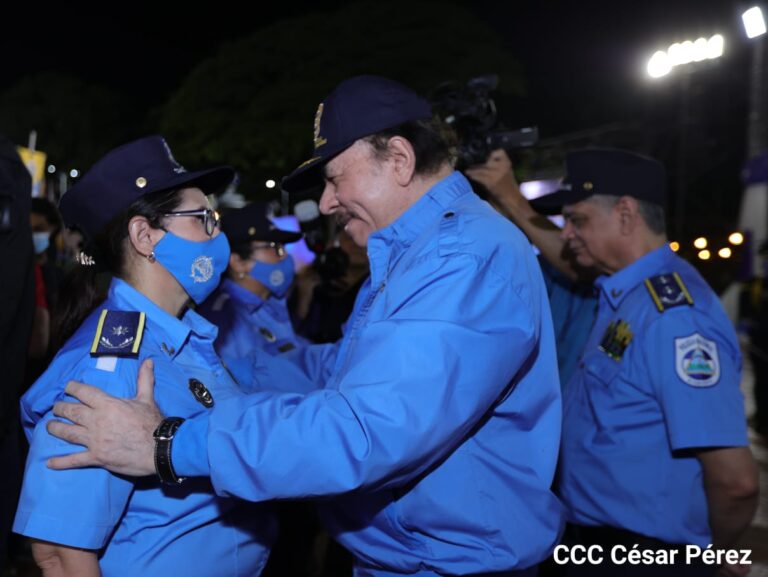 Pdte. Daniel entrega grados a nuevos Comisionados Generales de la Policía