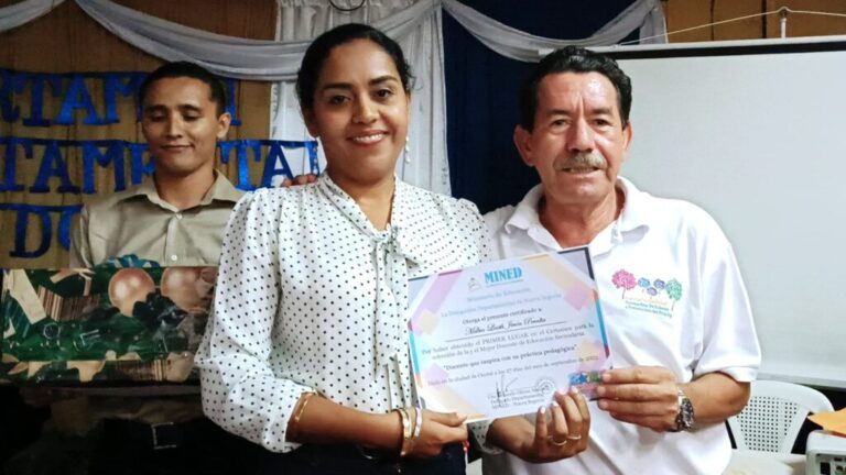 Eligen al mejor docente de secundaria de Nueva Segovia