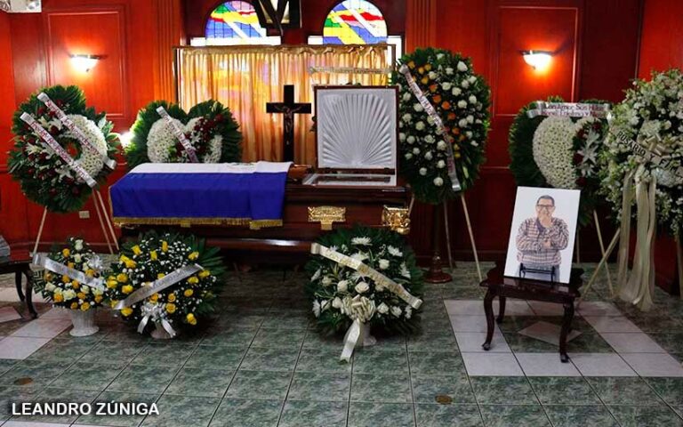 Realizan Honras fúnebres del periodista Joaquín Absalón Pastora