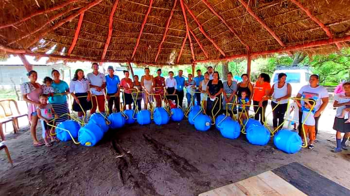 Entregan recipientes portátiles para almacenamiento de agua en la comunidad de Diriamba