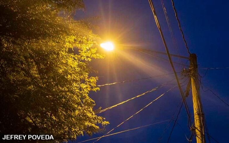 Inauguran obras de mantenimiento en luminarias del barrio El Rodeo