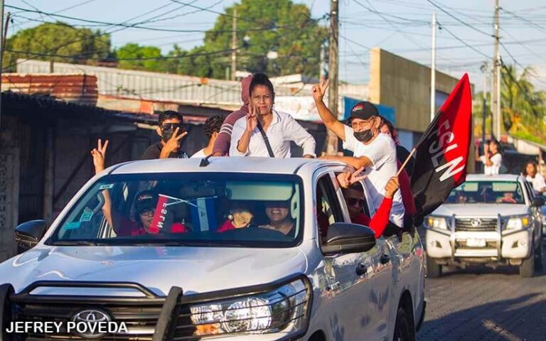 Pobladores del Distrito IV realizan caravana