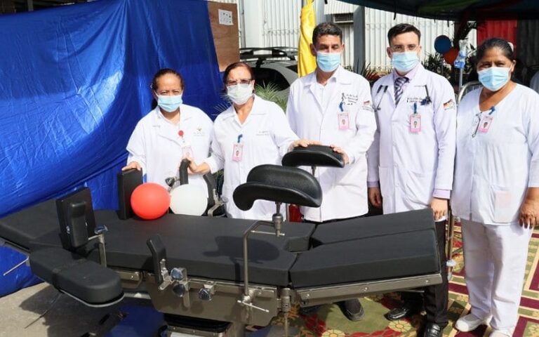 MINSA entrega insumos y equipos médicos a hospitales