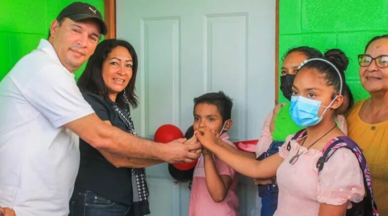 Entregan viviendas dignas a 5 familias de Ocotal