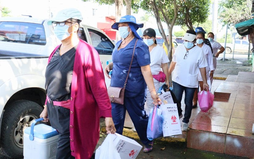 Brigadistas de Salud, visitaron este sábado a familias del barrio Altagracia.