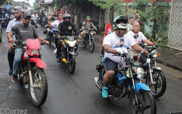 Caravana en saludo a “Octubre Victorioso” en el distrito VII