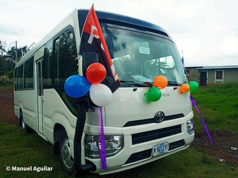 Entregan microbús a Escuela de Educación Especial de Diriamba
