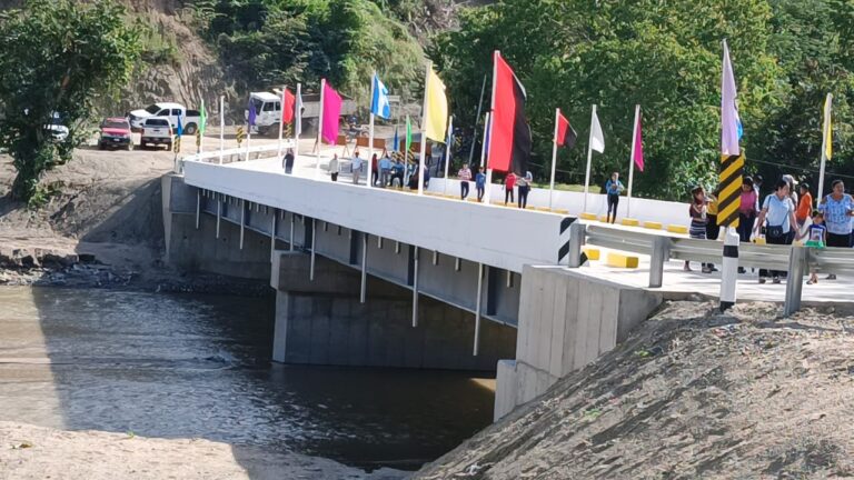 Inauguran nuevo puente El Jícaro