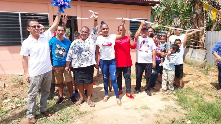 Alcaldía de Bluefields entrega 4 viviendas