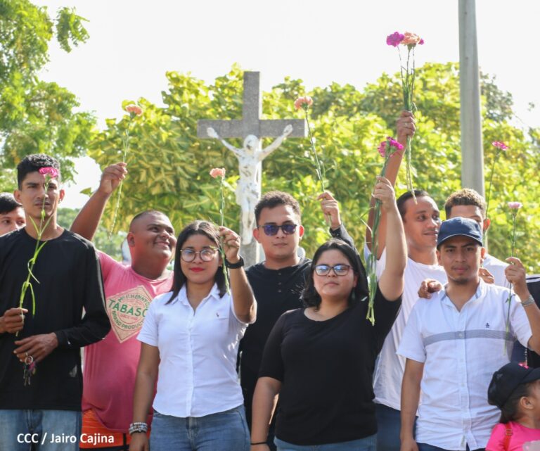 JS rinde homenaje a los héroes y mártires
