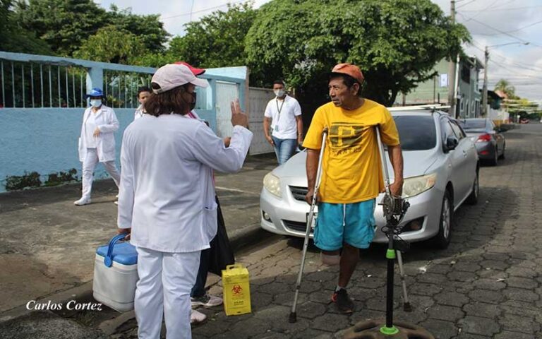 Jornada de vacunación contra la Covid19 en el barrio Larreynaga