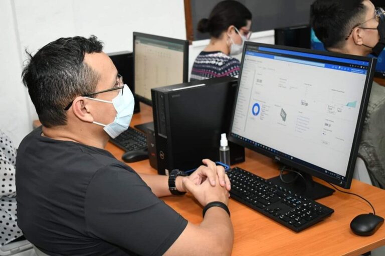 Informáticos obtienen certificación Internacional