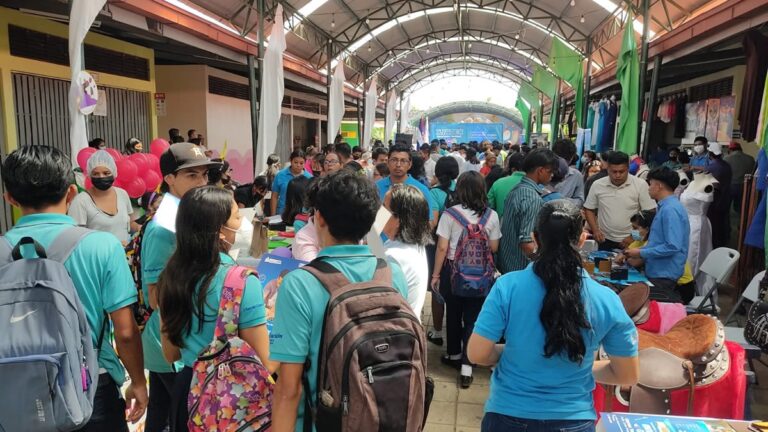 Realizan “Feria Estudia Una Carrera Técnica”