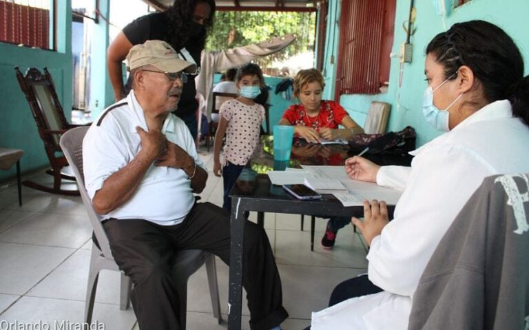 Brindan atención médica a familias del barrio 14 de junio en Managua