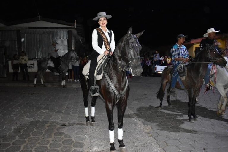Con un desfile hípico finalizan fiestas en Madriz