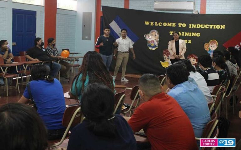 Capacitan a nuevos maestros de inglés de primaria