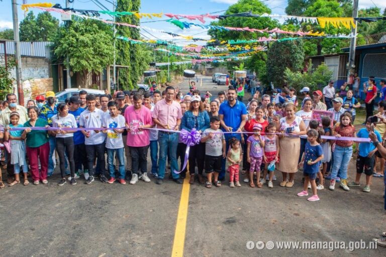 Inauguran tres cuadras de calles nuevas asfaltadas en el anexo Villa Libertad
