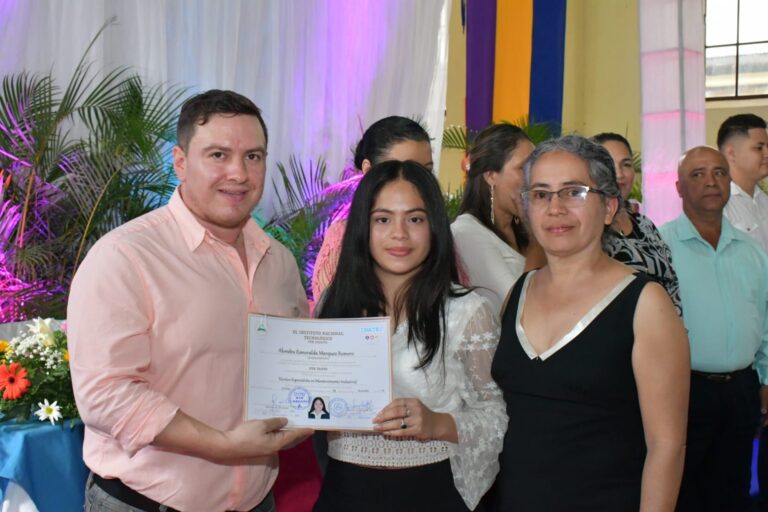 Egresan 173 nuevos técnicos profesionales en Carazo   