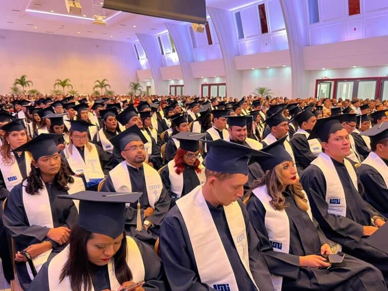 Más de 900 nuevos profesionales egresan de la UNI