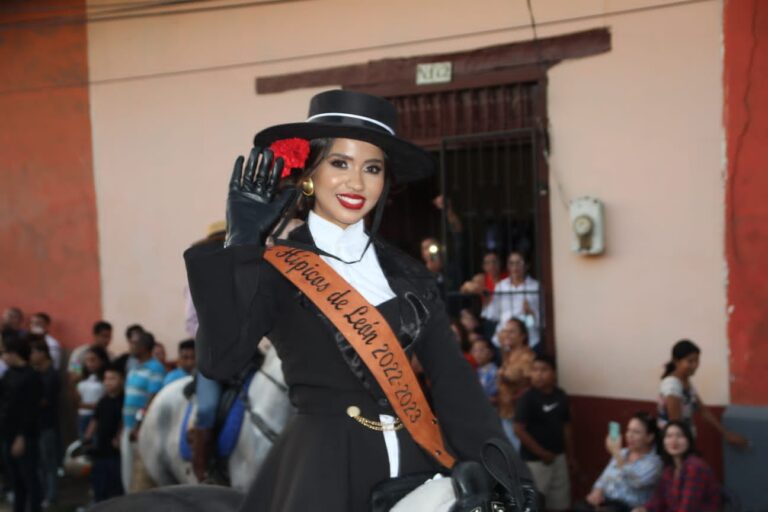 Familias disfrutan de desfile el “Hipismo es Turismo” en la ciudad de León