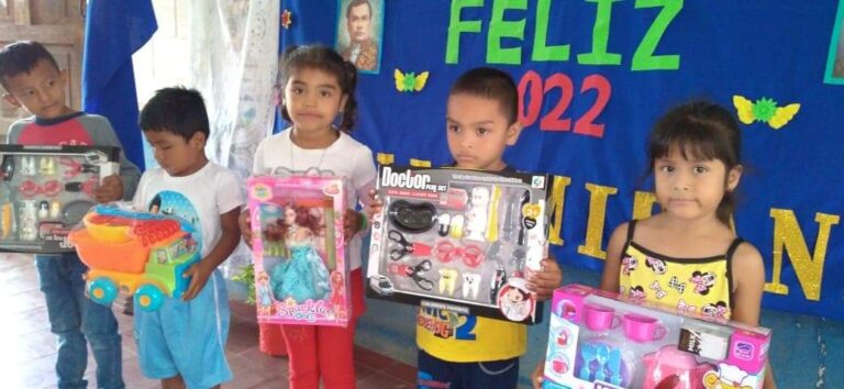Entregan juguetes navideños a niños y niñas en Boaco