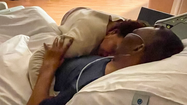 Comparten fotografía de Pelé desde el hospital