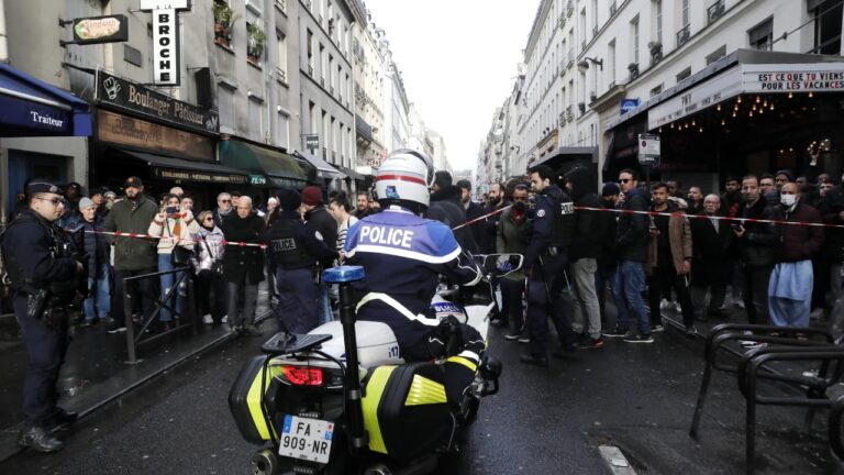 Autor de tiroteo en París se declara “racista”