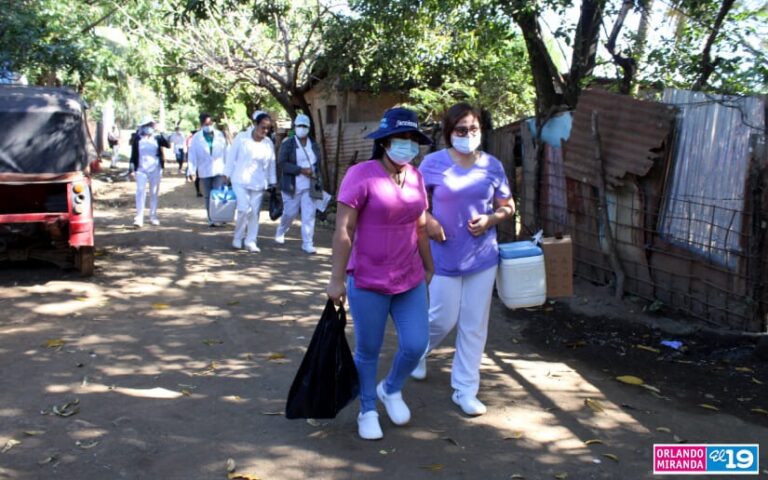 Brigadas médicas continúan aplicando vacunas contra la COVID-19