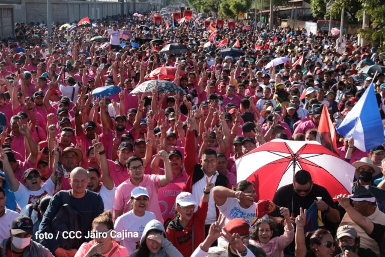 Pueblo nicaragüense camina en agradecimiento a Dios y recordando la gesta heroica del asalto a la casa de Chema Castillo