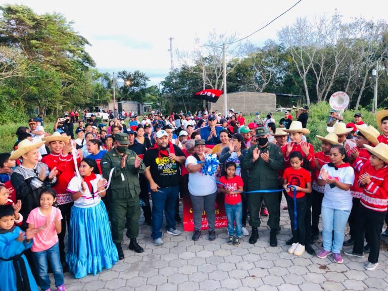 Adoquinan la urbanización Kevin Cruz en El Rosario